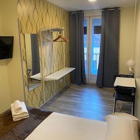 Hostal Alaska มาดริด ภายนอก รูปภาพ