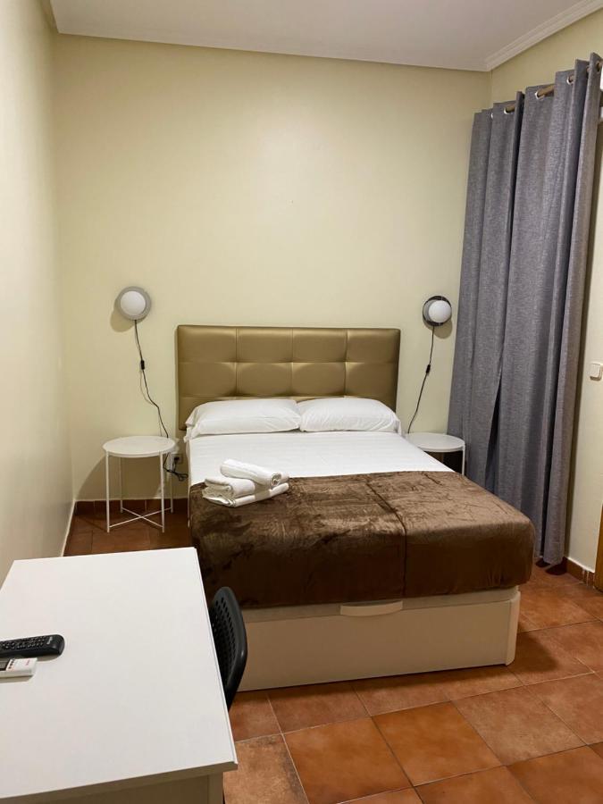 Hostal Alaska มาดริด ภายนอก รูปภาพ