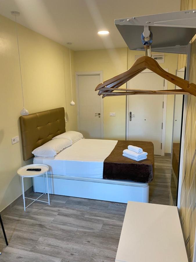 Hostal Alaska มาดริด ภายนอก รูปภาพ