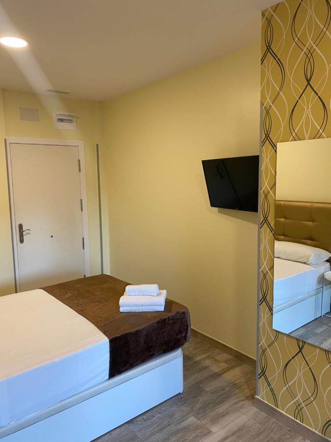 Hostal Alaska มาดริด ภายนอก รูปภาพ