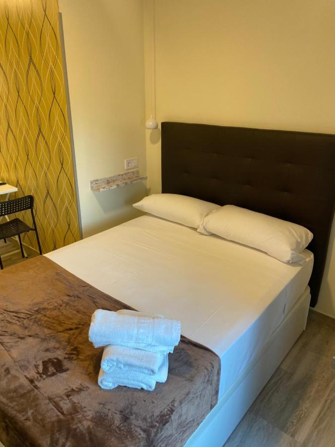 Hostal Alaska มาดริด ภายนอก รูปภาพ