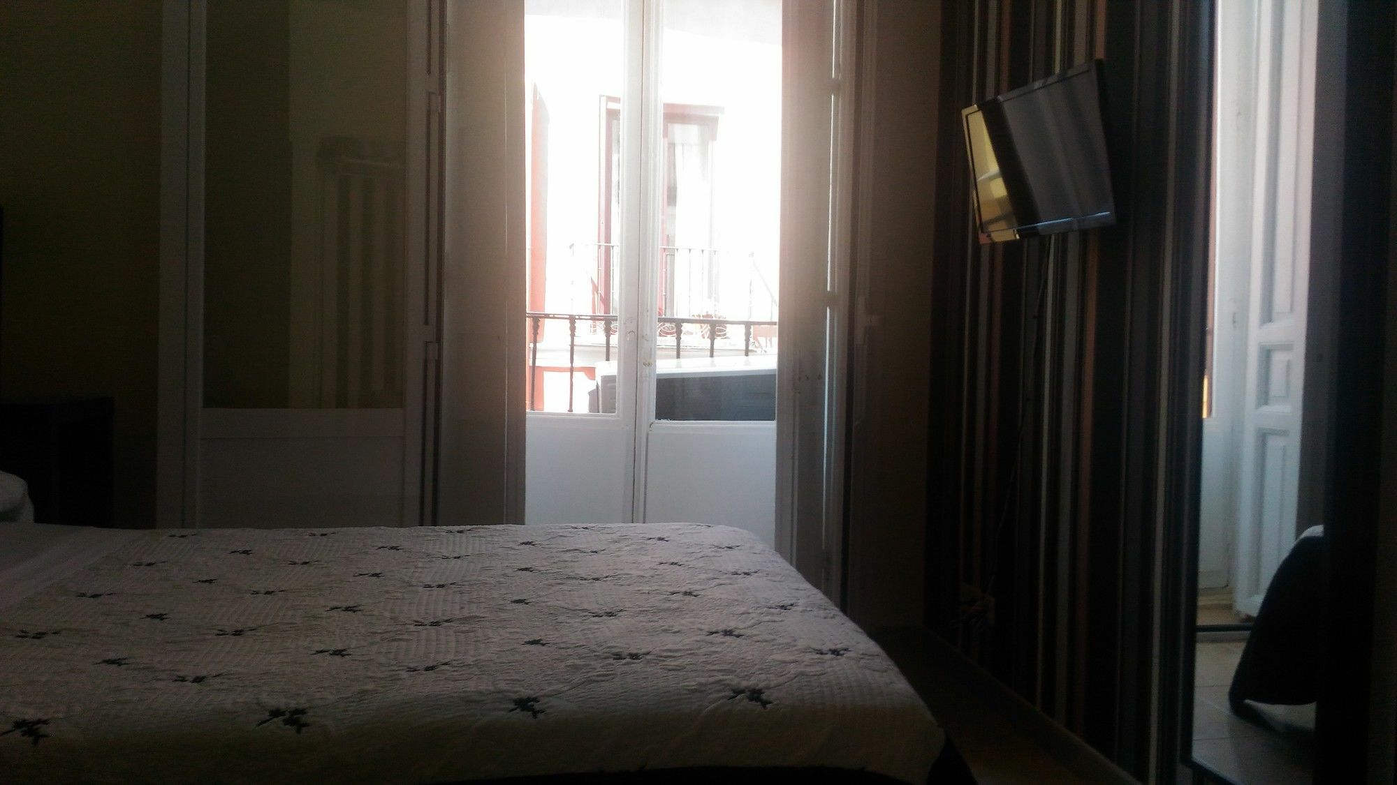 Hostal Alaska มาดริด ภายนอก รูปภาพ