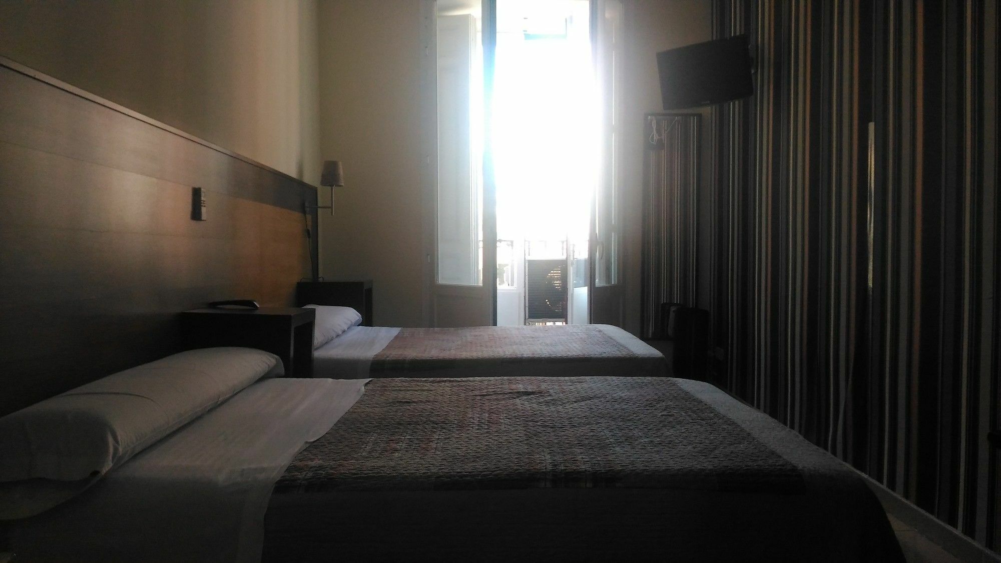 Hostal Alaska มาดริด ภายนอก รูปภาพ