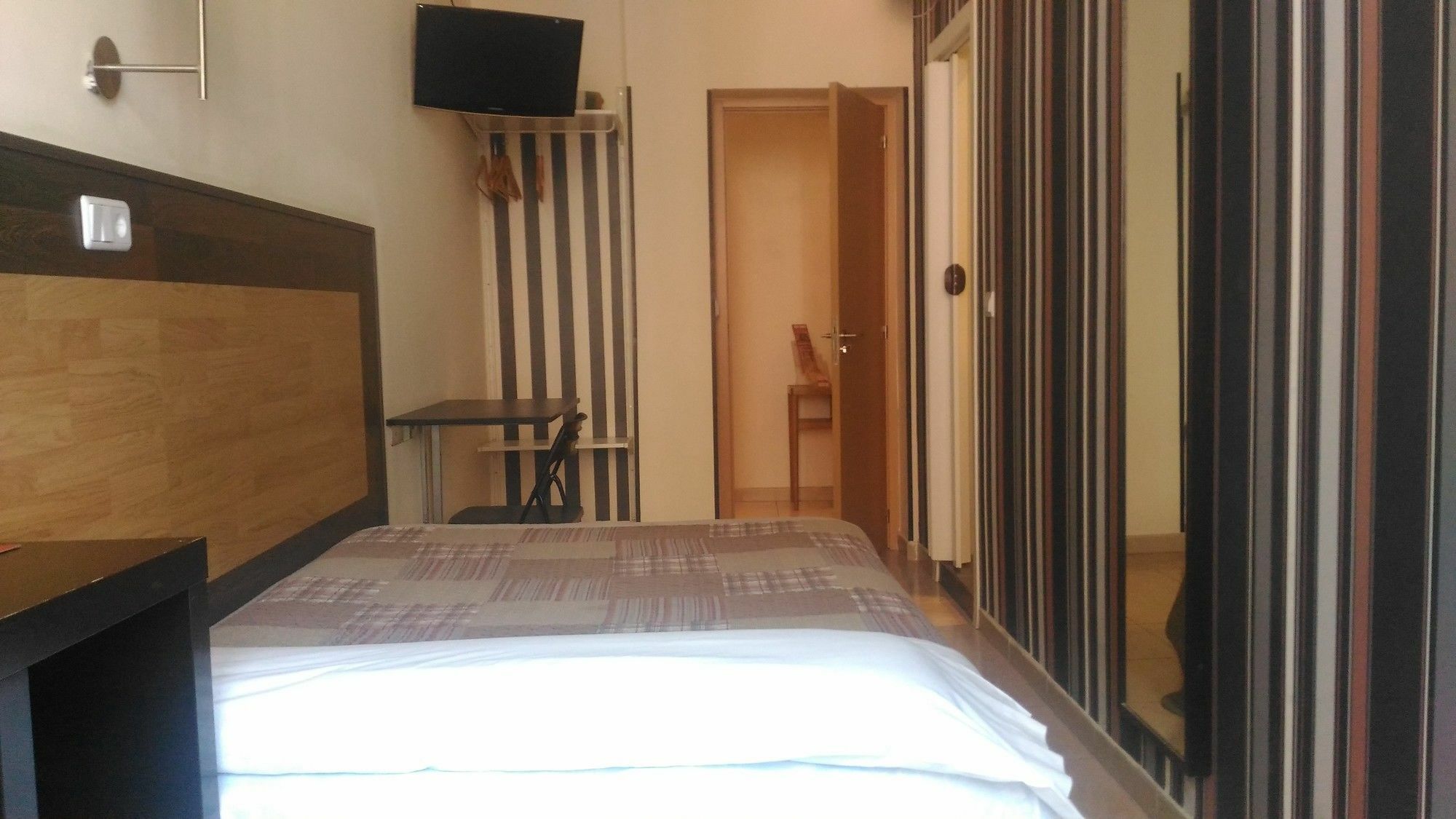 Hostal Alaska มาดริด ภายนอก รูปภาพ