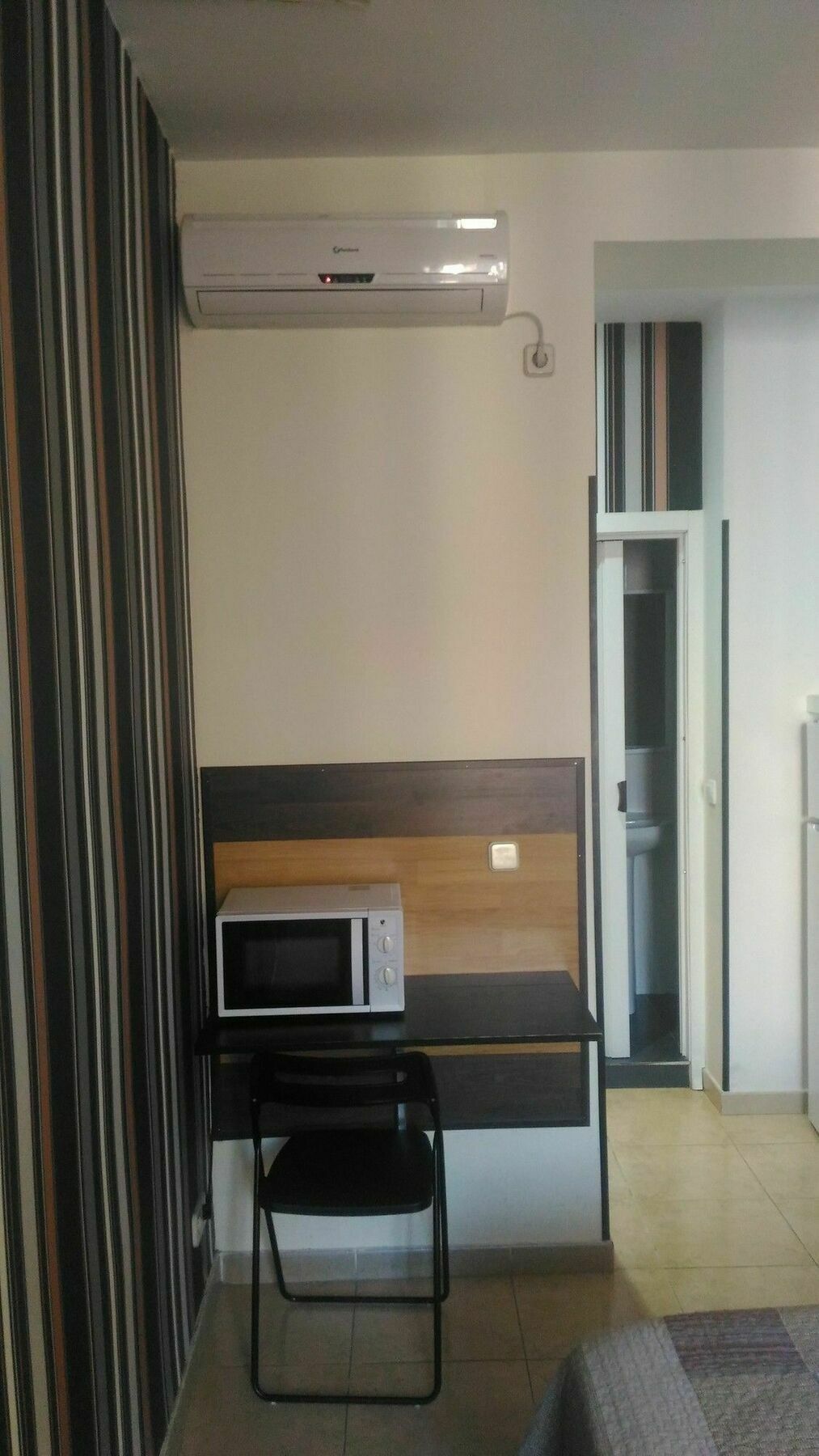 Hostal Alaska มาดริด ภายนอก รูปภาพ