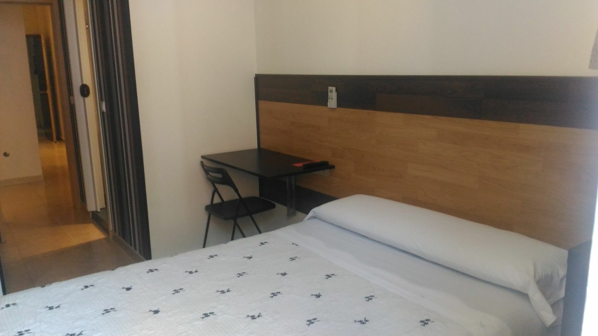 Hostal Alaska มาดริด ภายนอก รูปภาพ