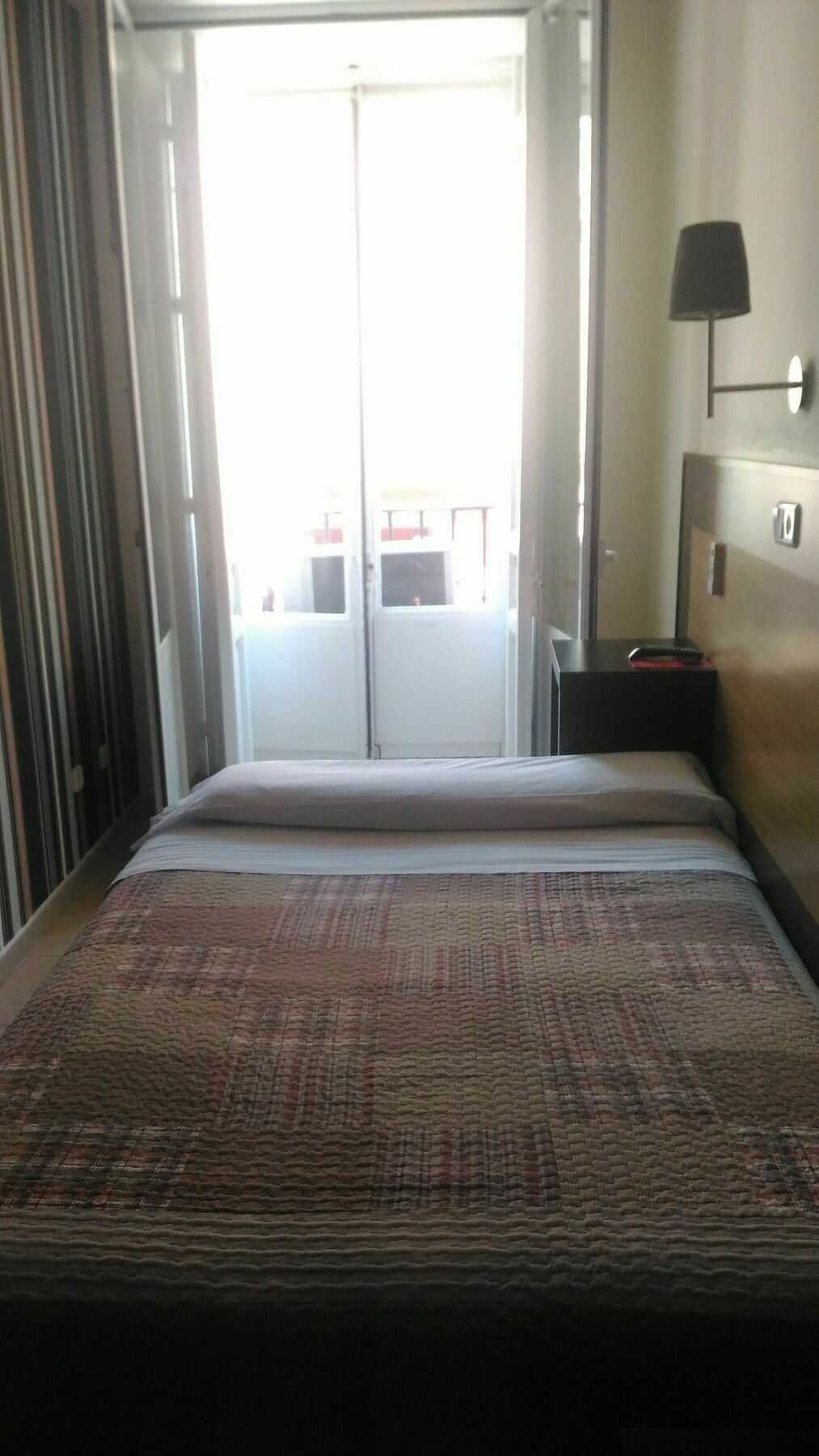 Hostal Alaska มาดริด ภายนอก รูปภาพ