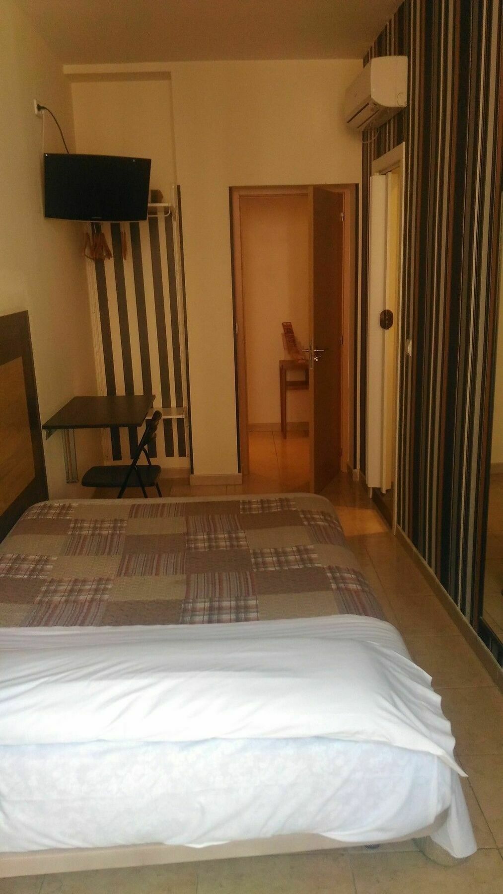 Hostal Alaska มาดริด ภายนอก รูปภาพ