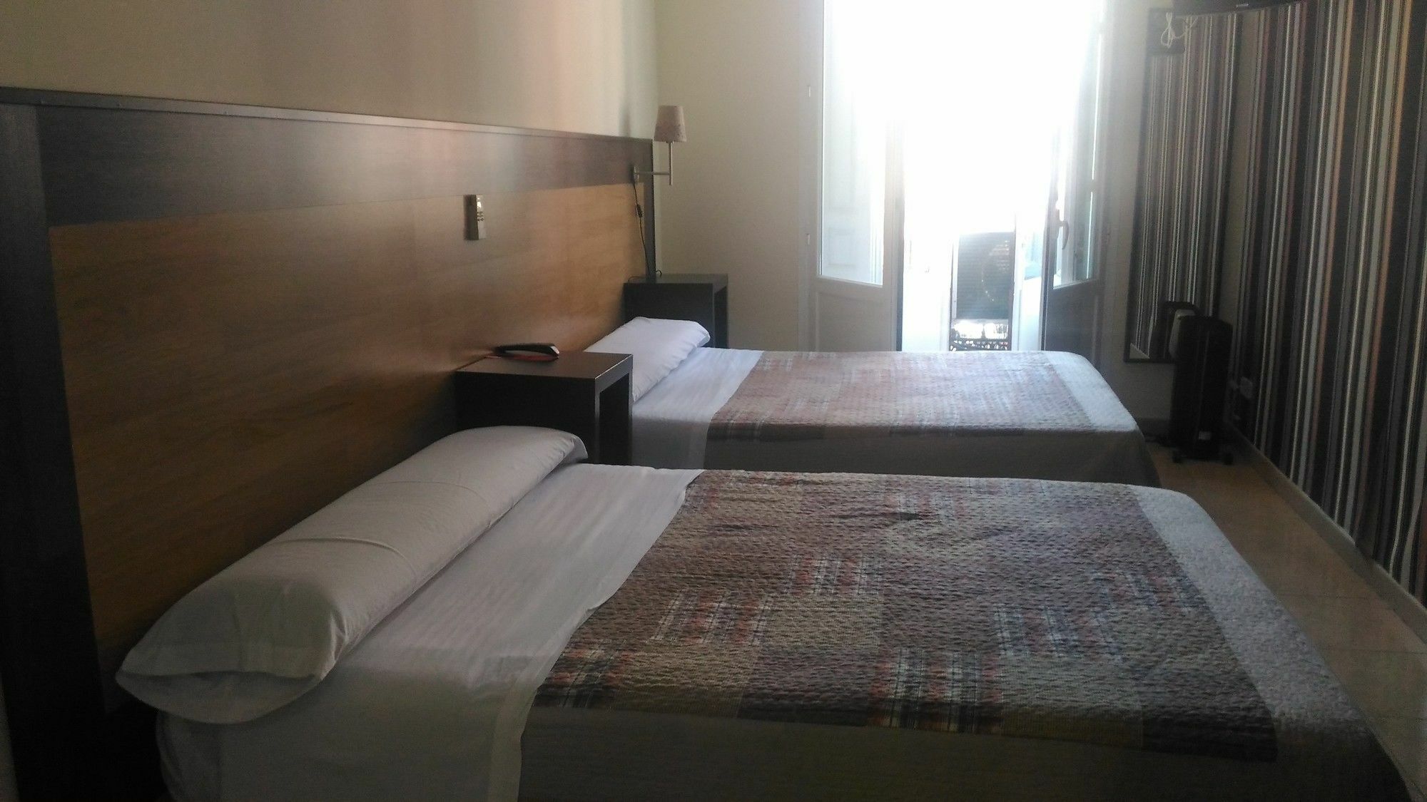 Hostal Alaska มาดริด ภายนอก รูปภาพ